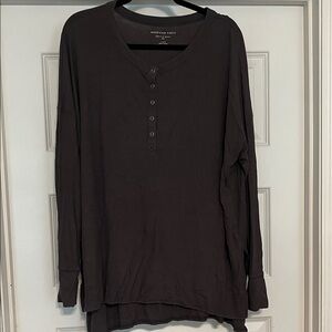 American Eagle Dark Gray Henley Shirt in size L